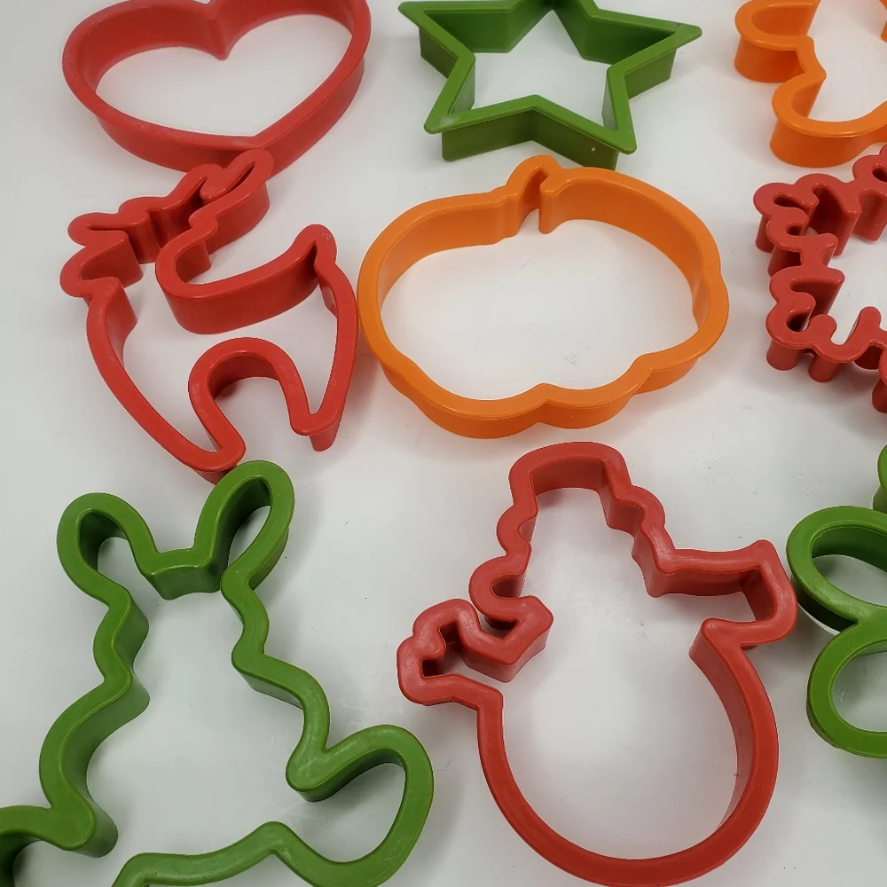 Lot of 12 Large Cookie Cutters Various Seasons or Occasions~ Red, Green, Orange‎
